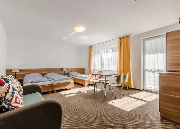 Zlota 24 בית הארחה *