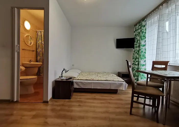 Zlota 24 בית הארחה