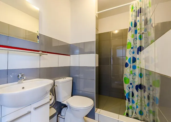 Zlota 24 בית הארחה *